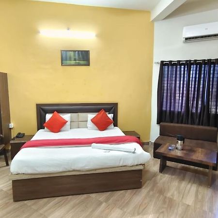 Hotel Shivanjali Palace Удджайн Экстерьер фото