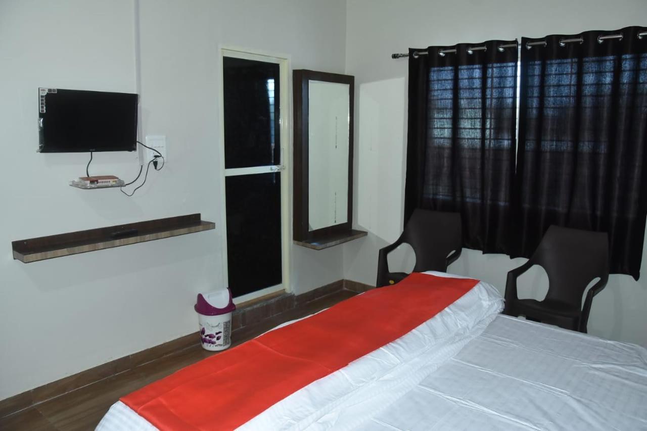 Hotel Shivanjali Palace Удджайн Экстерьер фото