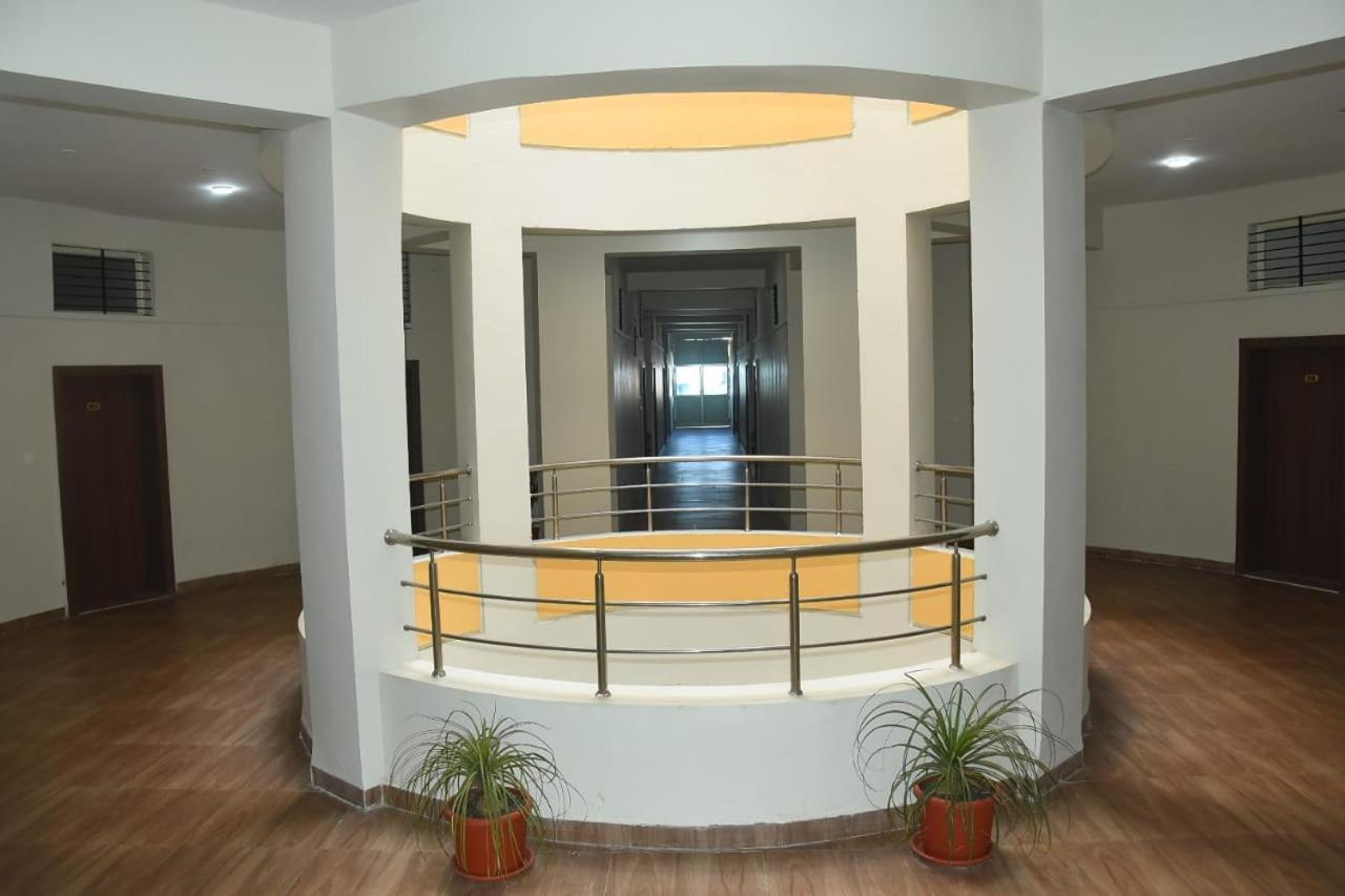 Hotel Shivanjali Palace Удджайн Экстерьер фото