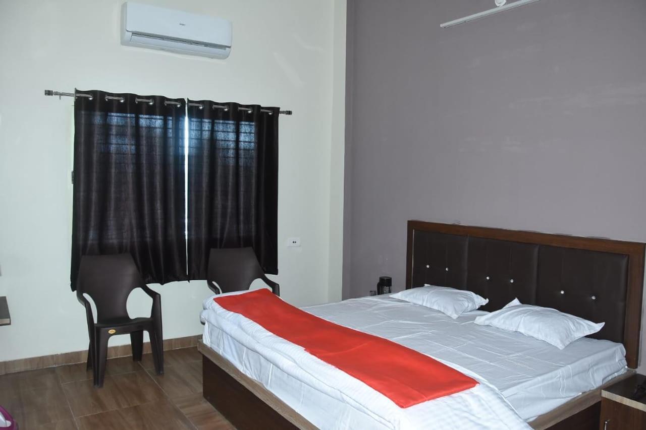 Hotel Shivanjali Palace Удджайн Экстерьер фото