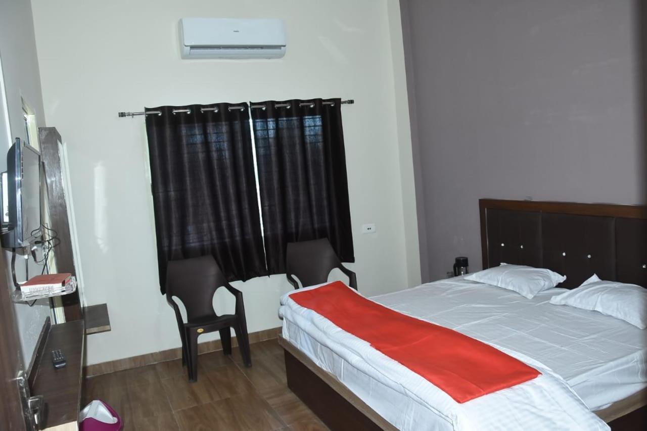 Hotel Shivanjali Palace Удджайн Экстерьер фото