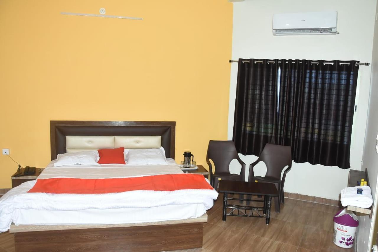 Hotel Shivanjali Palace Удджайн Экстерьер фото